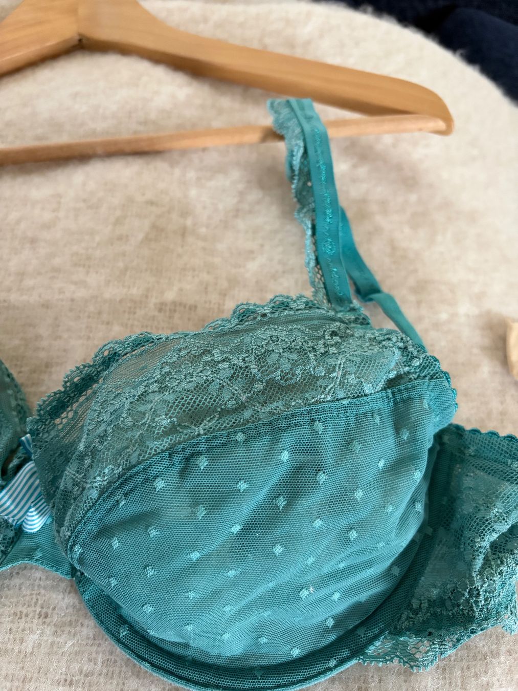 Autres dessous: 3 soutiens gorge – D'occasion à riddes par lauali01 4