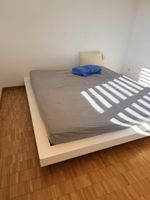 Bett mit Matratze