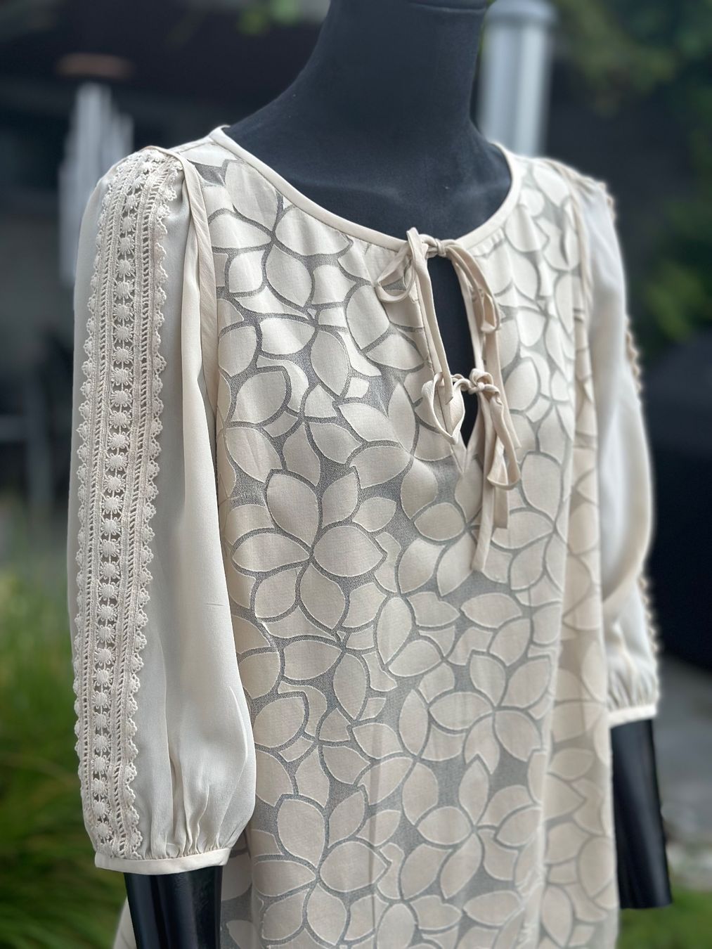 Blusen: Elegante Sommerbluse, beige, Gr. 38, Spitze, – Gebraucht aus Zufikon von Modestil365 2