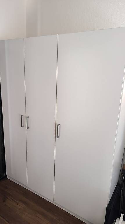 Schränke: Kleiderschrank – Gebraucht aus Aarburg von Rbstarr