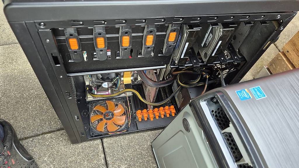 PC: PC ,Laptop , Router, – Usato da Fisibach venduto da Lorobin