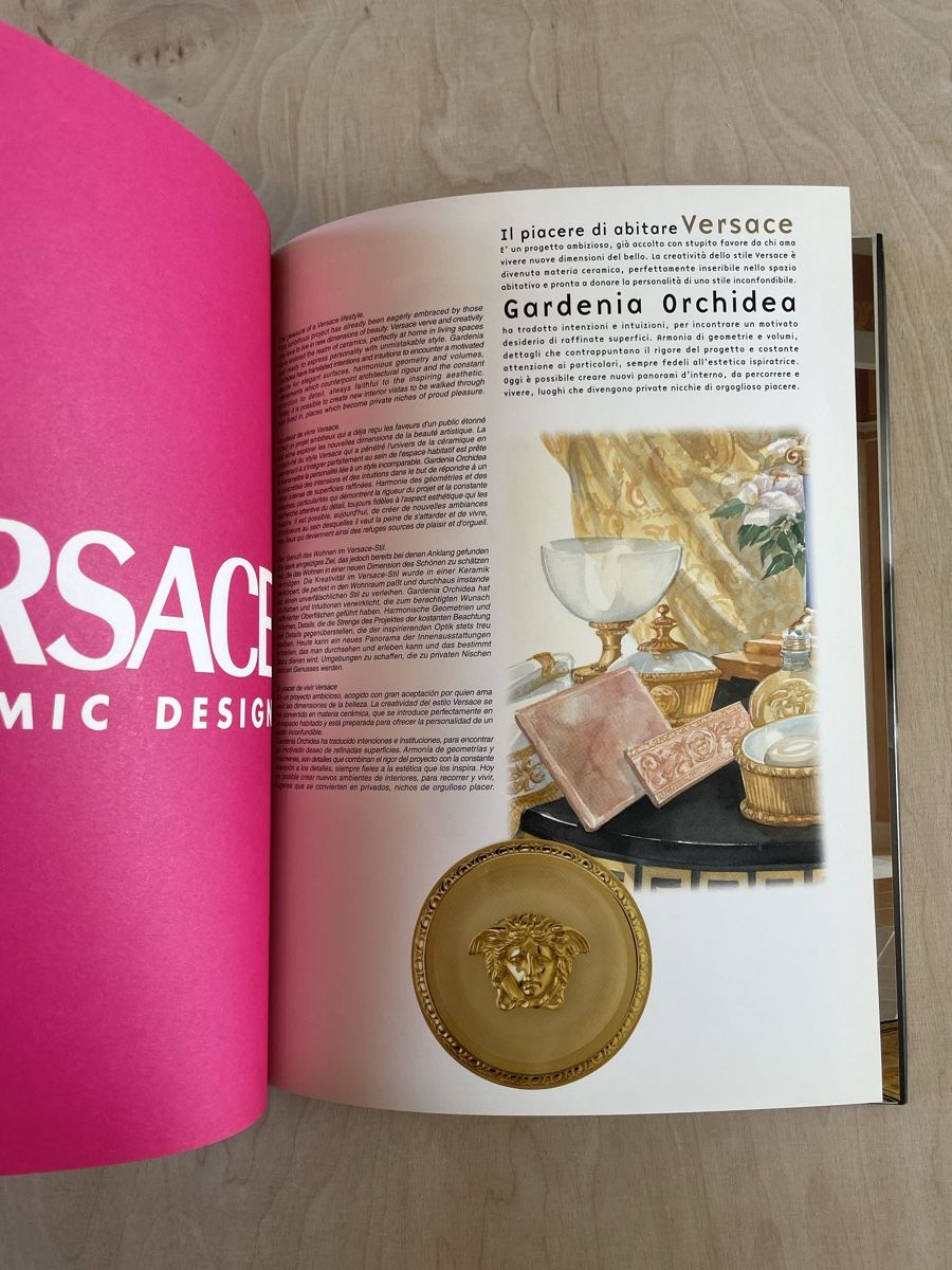 Libri: VERSACE Ceramic Design: pers. Exemplar v. Ruth Dreifuss – Nuovo (secondo la descrizione) da Bern venduto da gwe_6rck 6