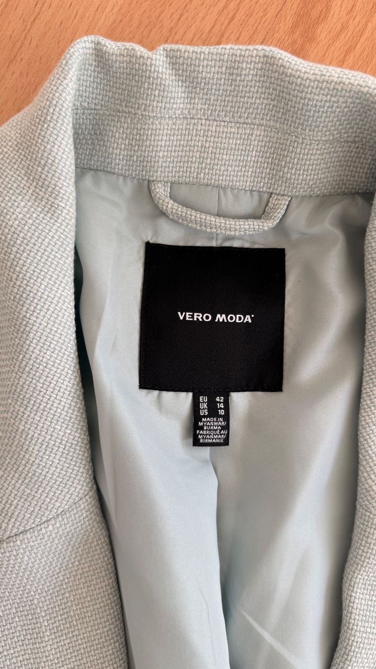 Vero Moda Jacken: Blazer - VERO MODA eisblau Gr. 42 mit geschoppten Ärmeln – Gebraucht aus Winterthur von Secondhand-Family 1