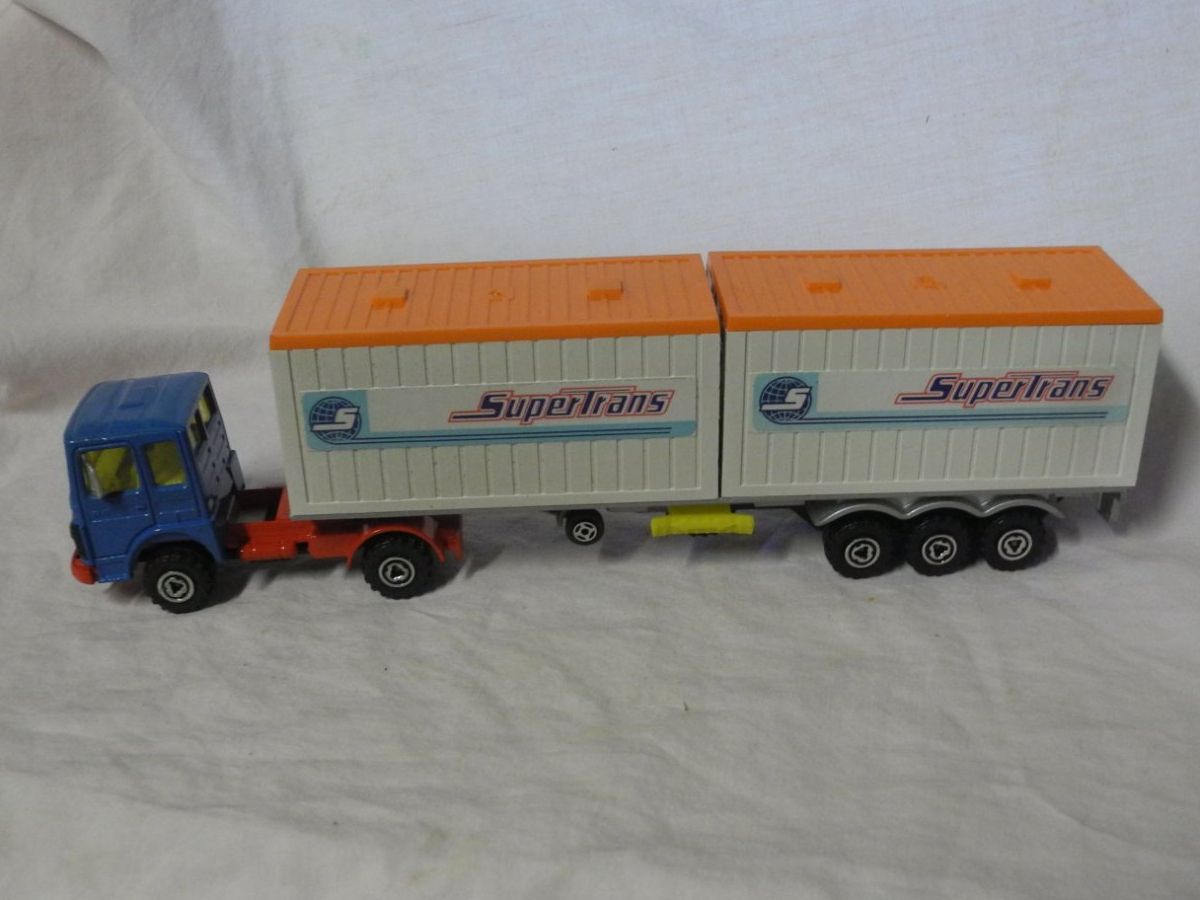 Majorette Modellautos: MAJORETTE  SAVIEM  CONTAINER-SATTELZUG  1:60  UNBESPIELT – Gebraucht aus Gurtnellen von Murmeli99 1