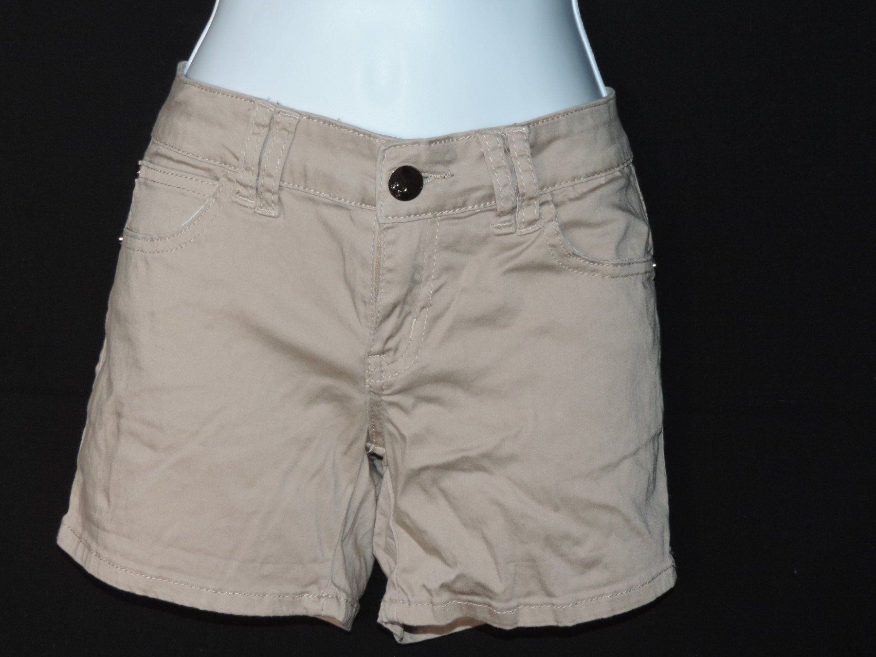 Pantalons: short beige – D'occasion à Genève par Axelle333 1