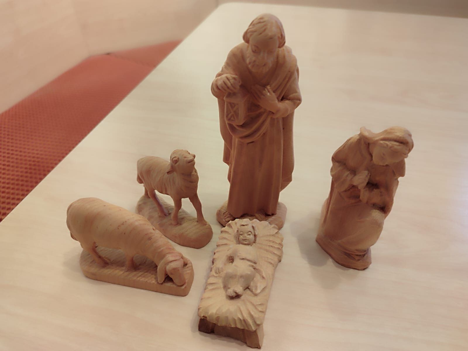 Toutes les décorations: Massive Weihnachtskrippe mit Handgeschnitzten Holzfiguren – D'occasion à Pfäffikon/ZH par hondatyper 4