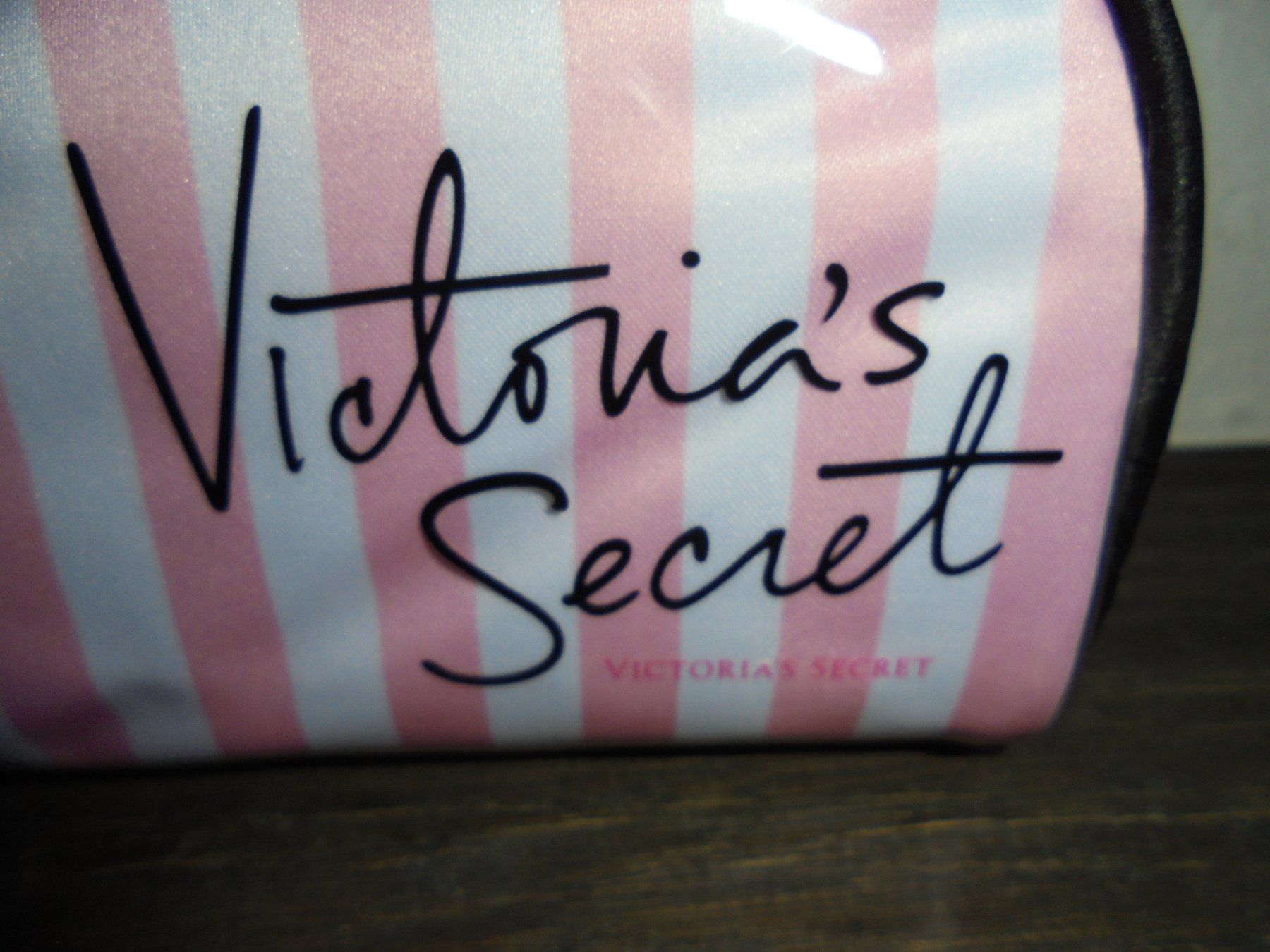 Victoria's Secret Custodie per cosmetici: VICTORIA'S SECRET SCHMINKTÄSCHCHEN – Nuovo e nell'imballaggio originale da Aarau Rohr venduto da PinkSchwein 1
