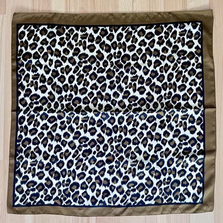 Foulard en soie vintage thème fauve