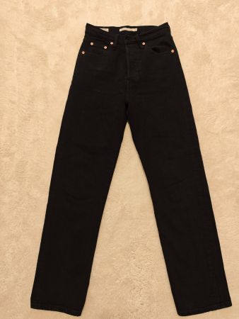 Schicke Levi's Ankle Jeans, neuwertig, Grösse 25, schwarz