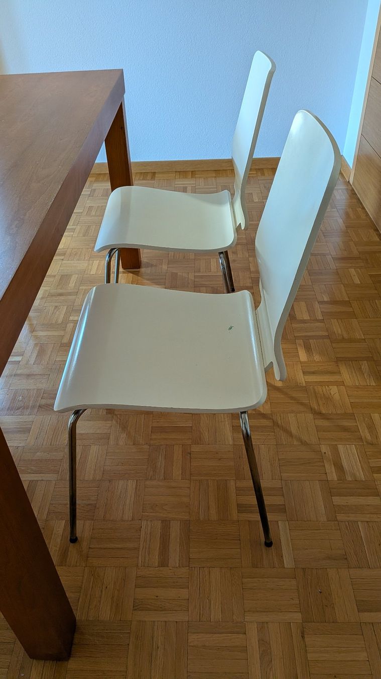 Set di tavolo e panche: Esstisch mit vier Stühlen – Usato da Rupperswil venduto da white.rabbit 3