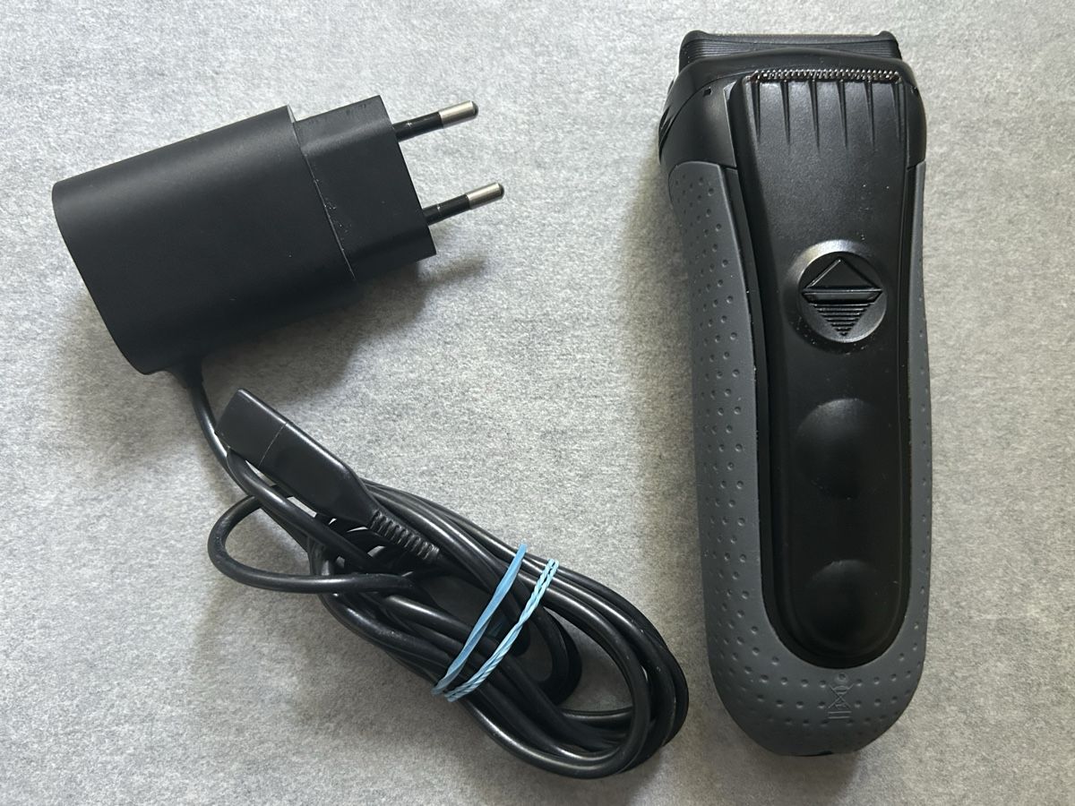 Braun Rasoi & Lamette da barba: Braun Rasierer Series 3 mit Ladekabel, gebraucht            – Usato da Wolhusen venduto da eve_m6cg