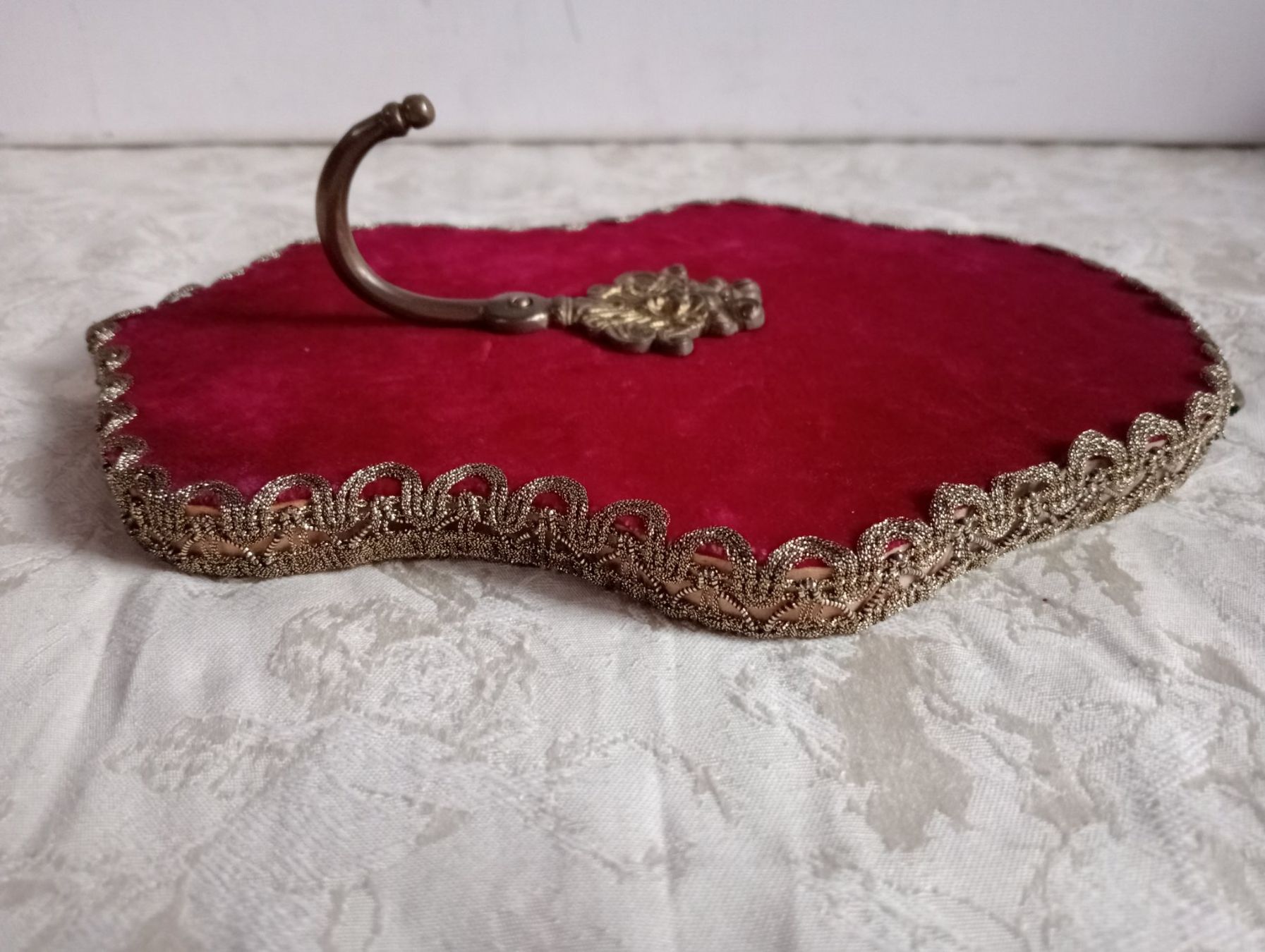 Ferramenta: Vintage oder Antike Wandgarderobe Samt Messing Haken Figur – Usato da Oberdorf BL venduto da Barocki888 2
