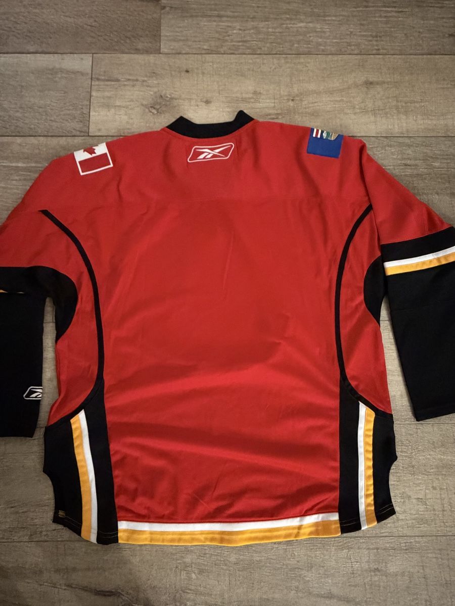 Leibchen & Hosen: NHL Calgary Flames Trikot – Gebraucht aus Winkel von Derschweizerseller 4