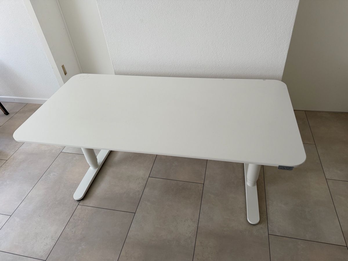 Ikea Scrivanie: Schreibtisch Höhenverstellbar Defekt – Usato da Wohlen AG venduto da tiperio 1