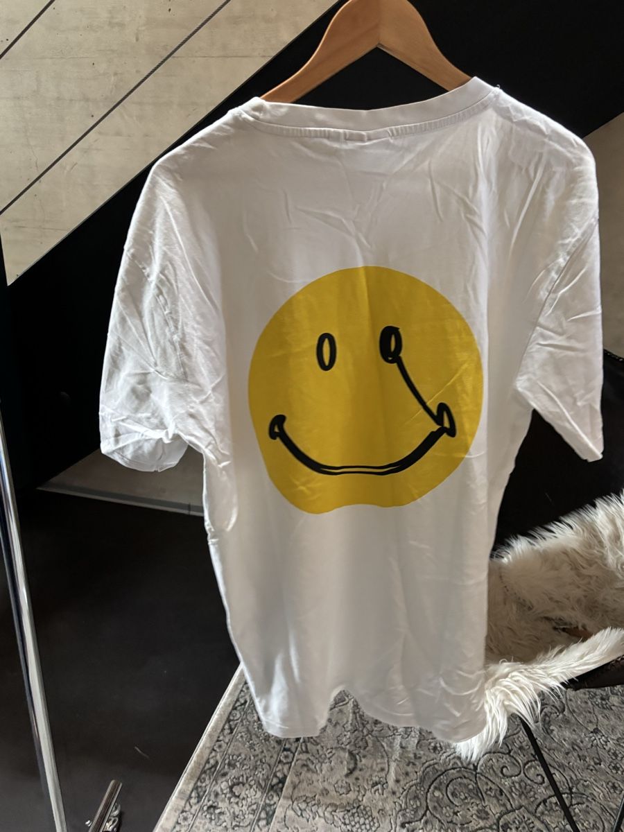 T-shirt: Kani Smiley T-Shirt White Size M – Nuovo (secondo la descrizione) da La Chaux-de-Fonds venduto da joa_jk5g 1