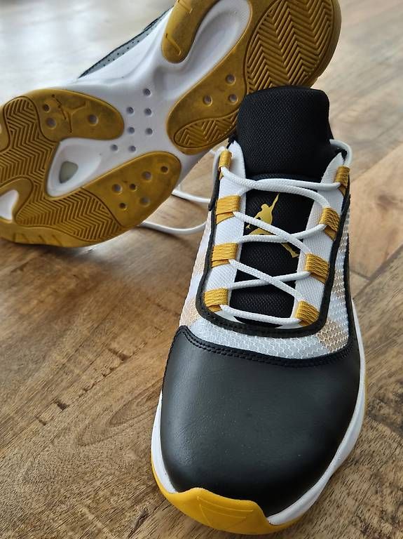 Scarpe da uomo: Jordan 11 CMFT zu verkaufen  – Usato da Ostermundigen venduto da Calvinom