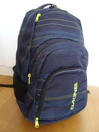 DAKINE Rucksack. Spezielle Fächern für Laptop, Gadgets, Musi