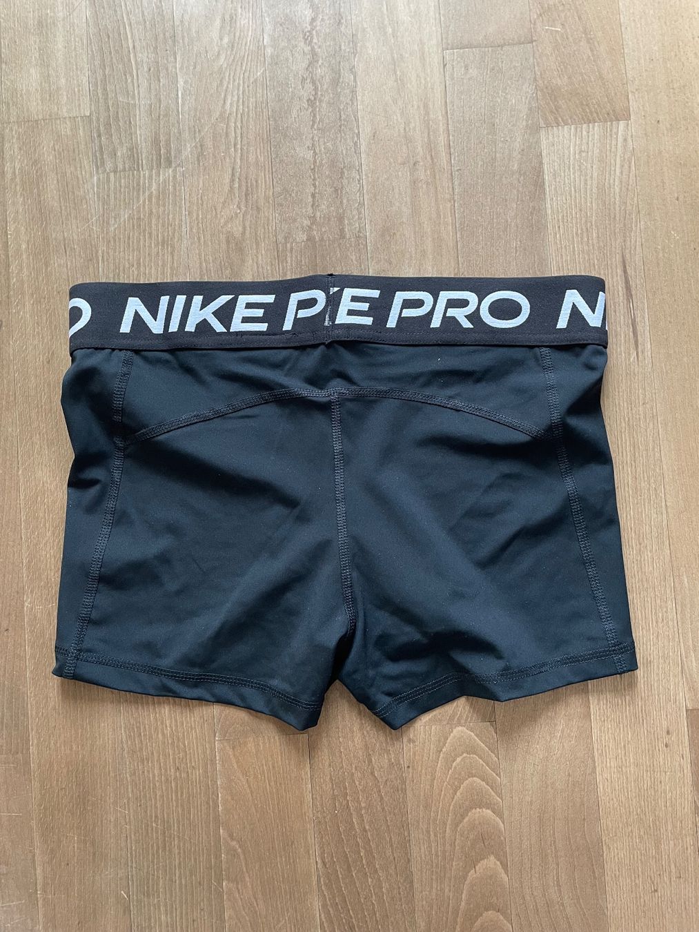 Nike Pantalons: coole Nike Pro Hose - einmal getragen - Gr. L – D'occasion à Winterthur par Schwestere 1