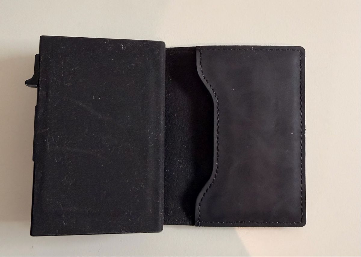 Portafogli: Sleek Black Wallet – Nuovo (secondo la descrizione) da Witterswil venduto da J2025_28 1