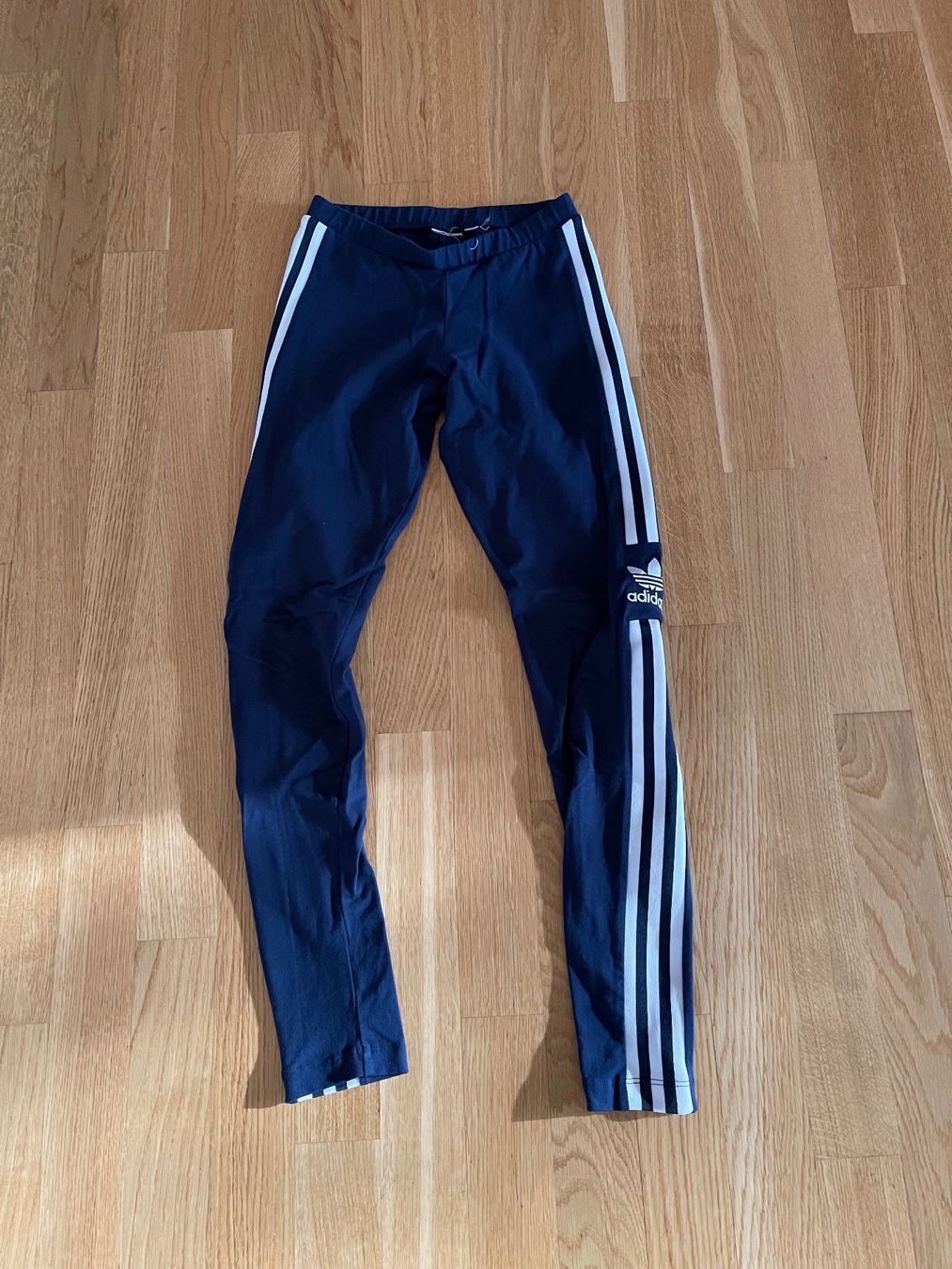 Adidas Leggings: Adidas Leggings/Traning – Nuovo (secondo la descrizione) da Staufen venduto da GiuliettaD 2