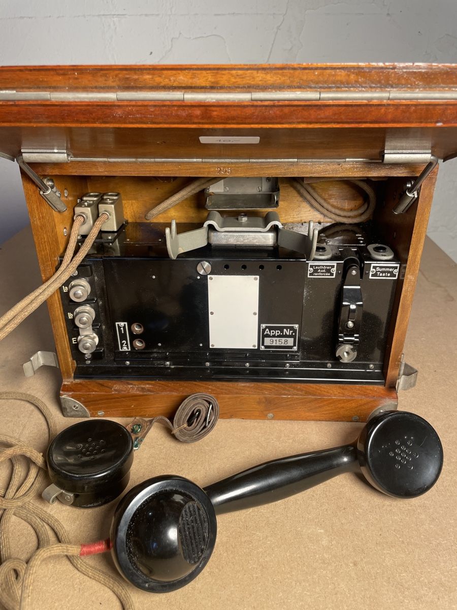Telefone: Schweizer Armee - Feldtelefon Modell 1932 – Defekt aus Fribourg von JohnB4 1