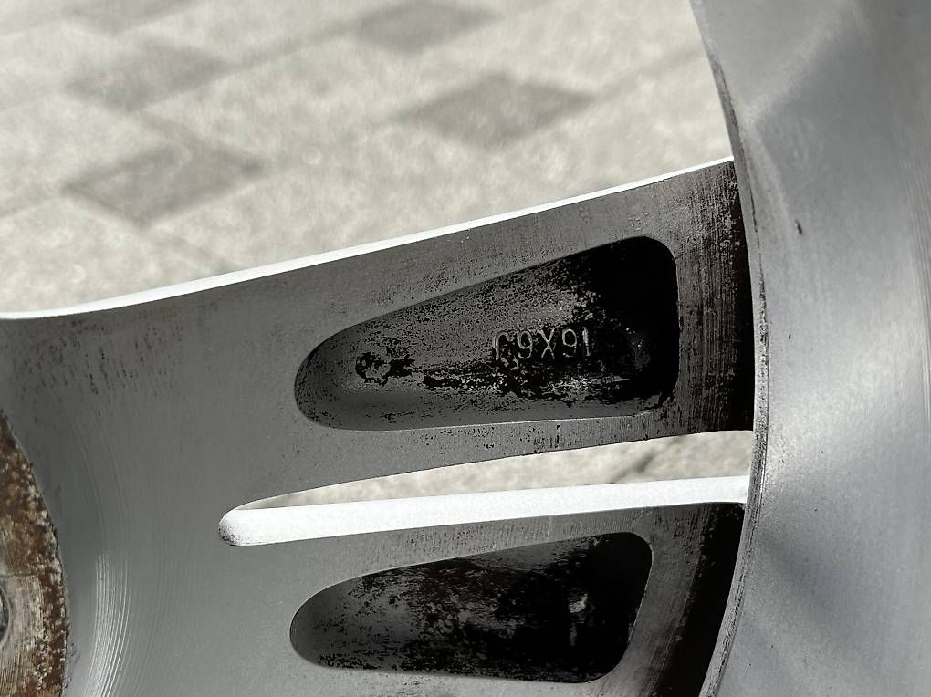 Pneumatici & Ruote complete: Honda Winterräder – Usato da Sursee venduto da gas_8n5t 3