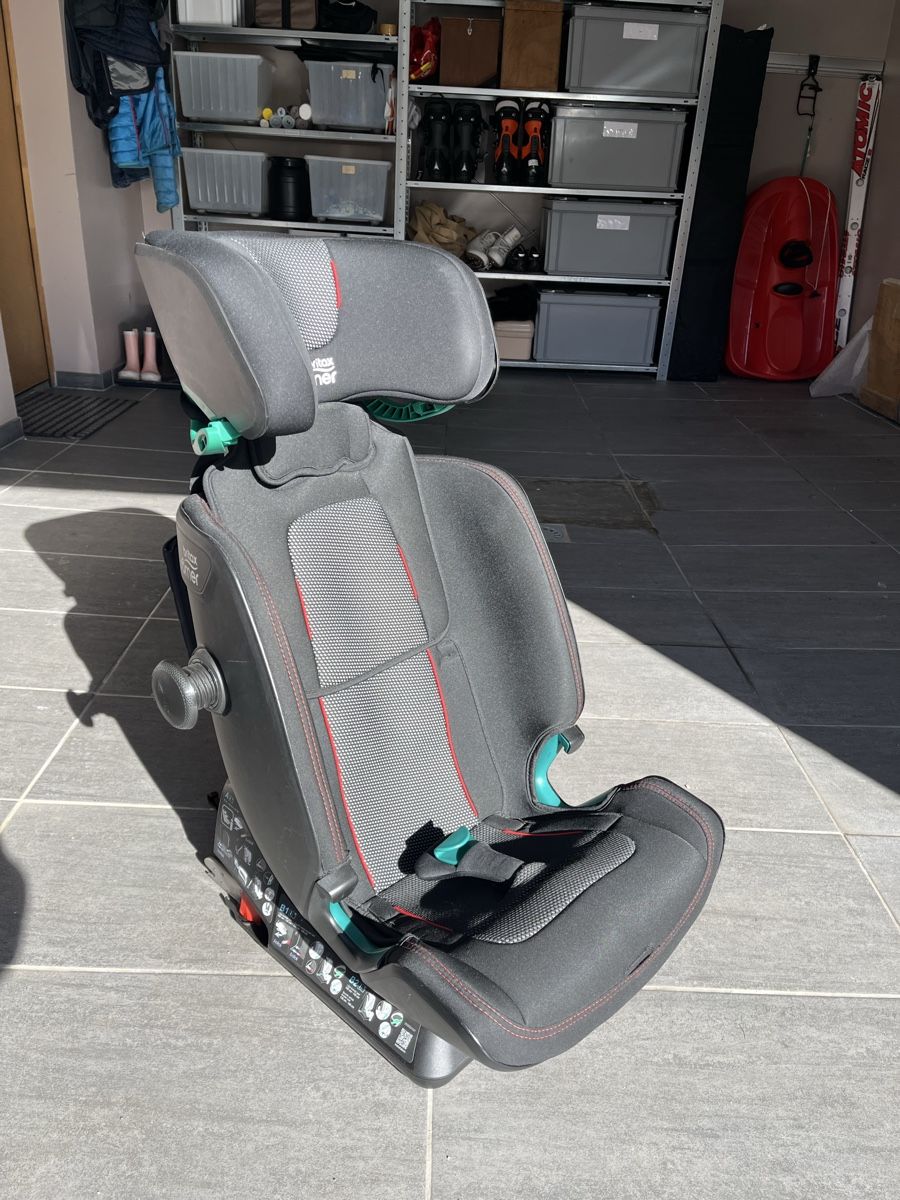 Britax Römer Seggiolini per auto: Siège enfant britax römer Advansafix i-Size – Usato da Yverdon-les-Bains venduto da Fdurussel 1