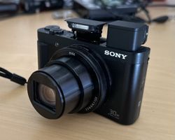 Sony Cyber-Shot DSC-HX90V 30x Zoom