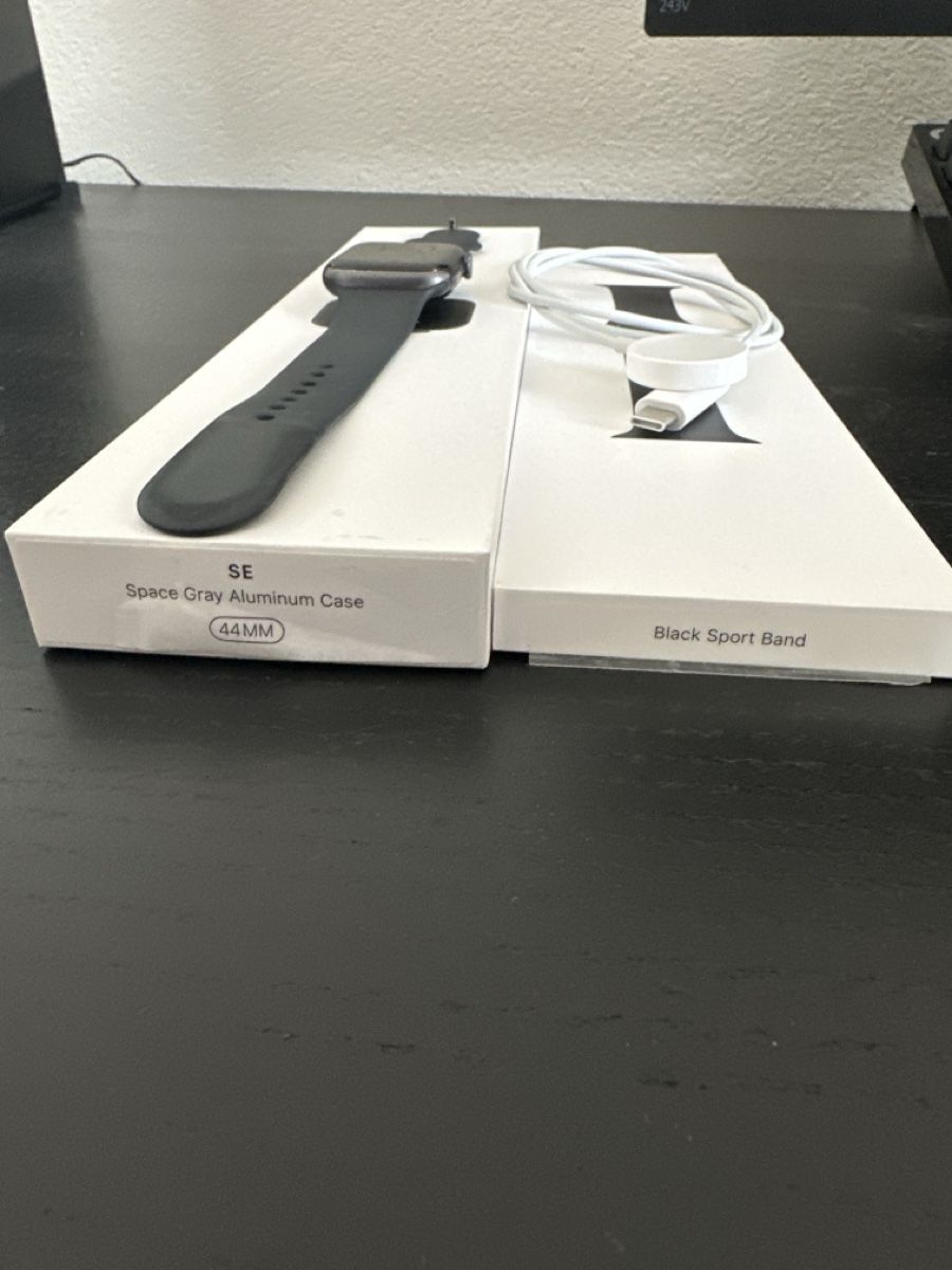 Apple Smartwatch: Apple Watch SE 44mm Full Box – D'occasion à Boudry par cor_skj5 4