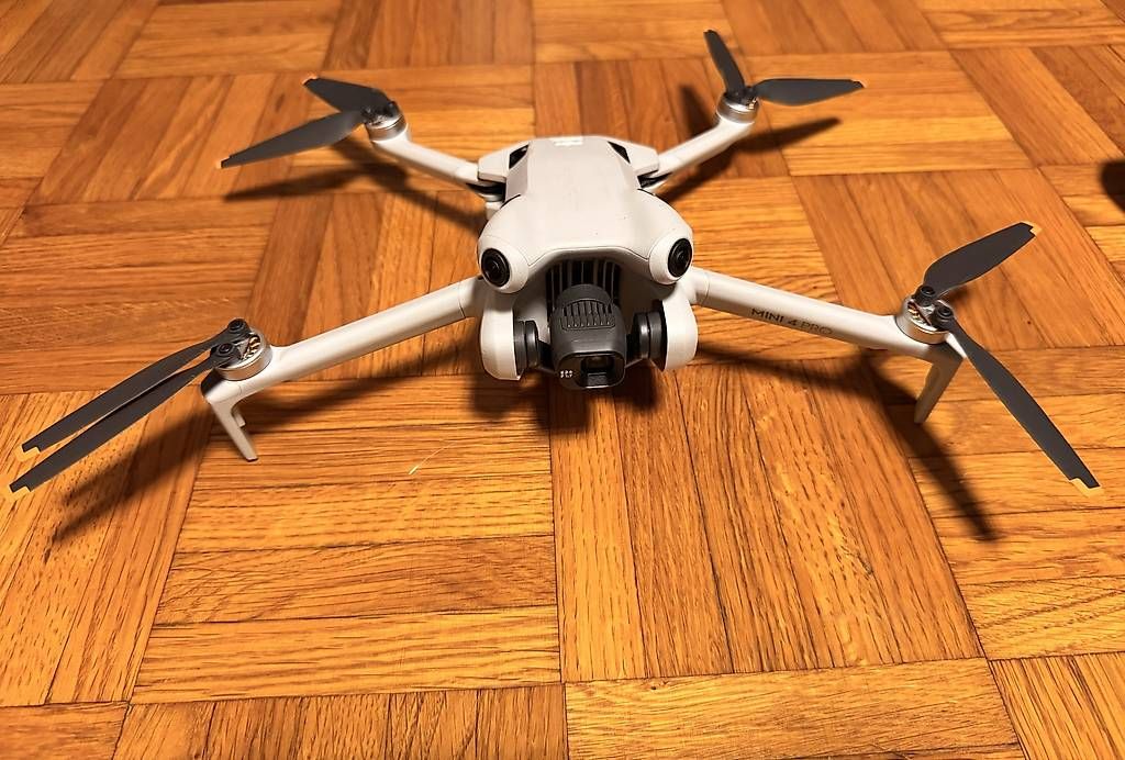 DJI Modellismo RC: DJI Mini 4 Pro  5 batteries + télécommande + sac – Usato da Vésenaz venduto da leo_87bv 2