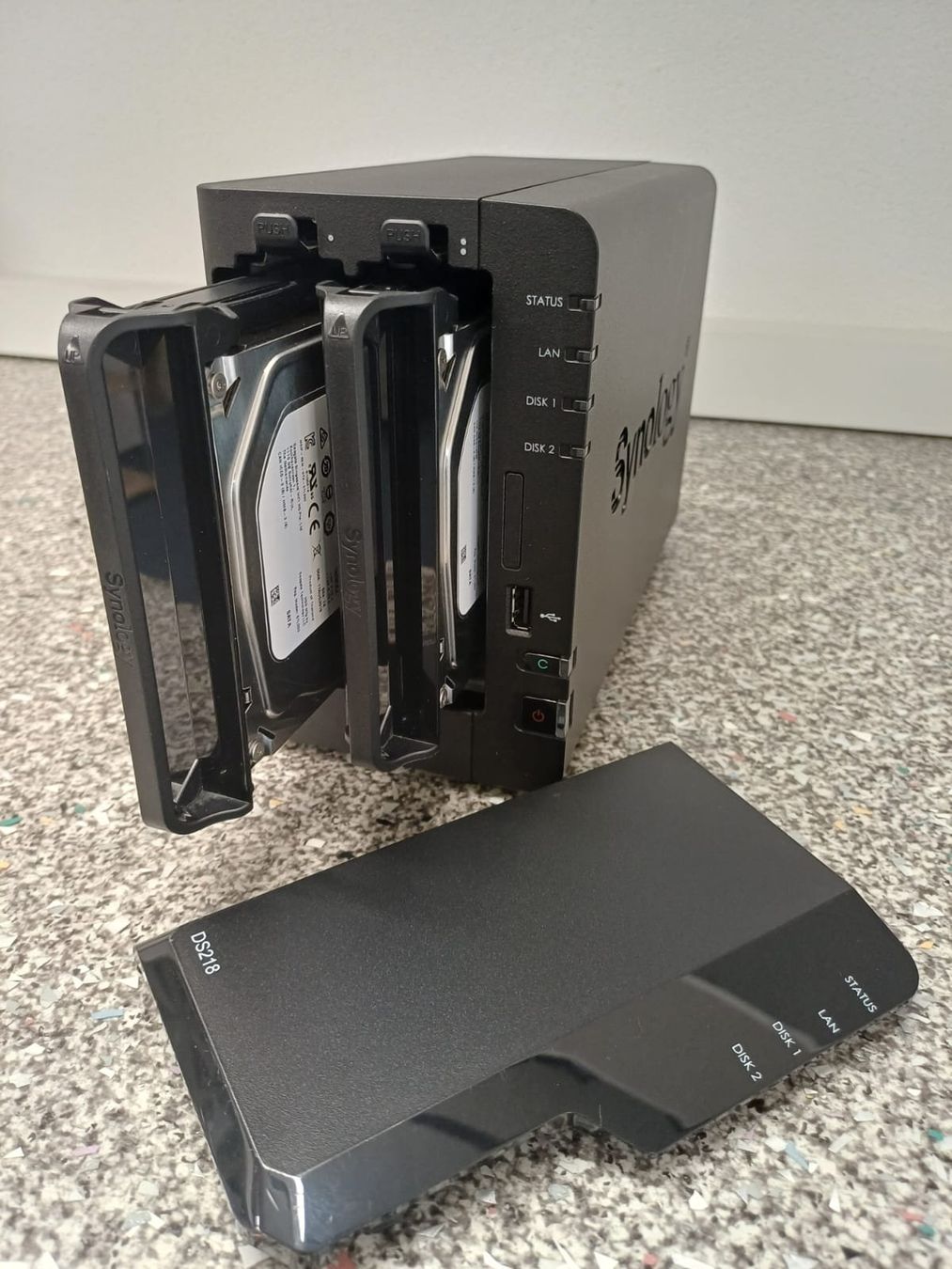 Synology Server: NAS Synology DS218 + 2x Disque dur Seagate IronWolf PRO 2To – Usato da St-Imier venduto da Dezeque 3