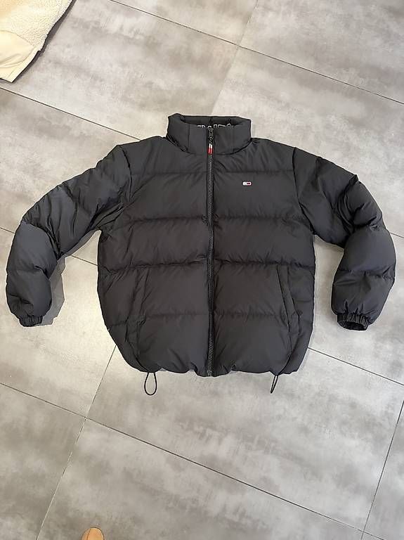 Tommy Hilfiger Giacche: Tommy Hilfiger Winter Jacke schwarz L – Usato da Messen venduto da Schwueen