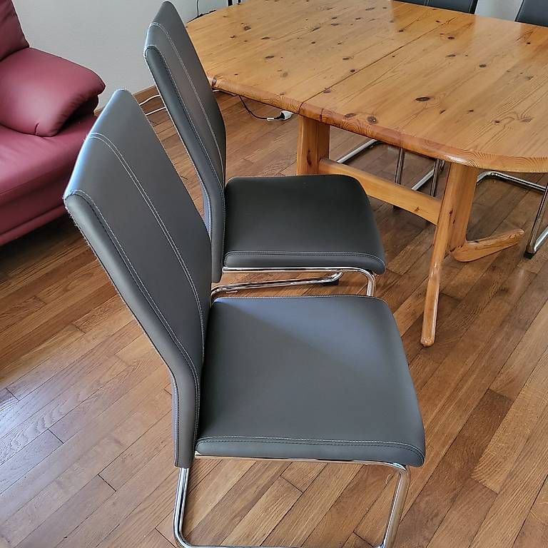 Set de table et chaises: Esstisch mit 4 Stühlen robust – D'occasion à Bern par ccr_f89t 1