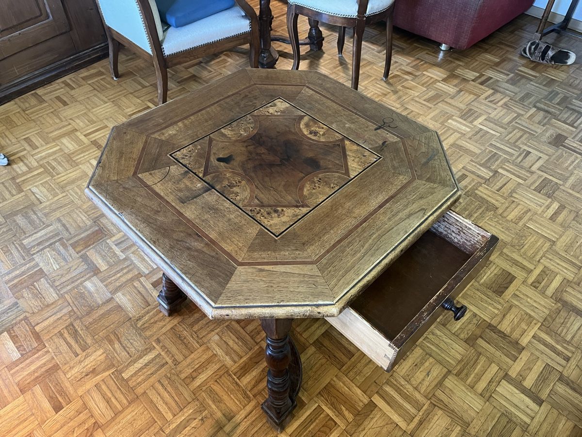 Tables: Tisch achteckig mit Schublade – D'occasion à Zürich par Gurly 3
