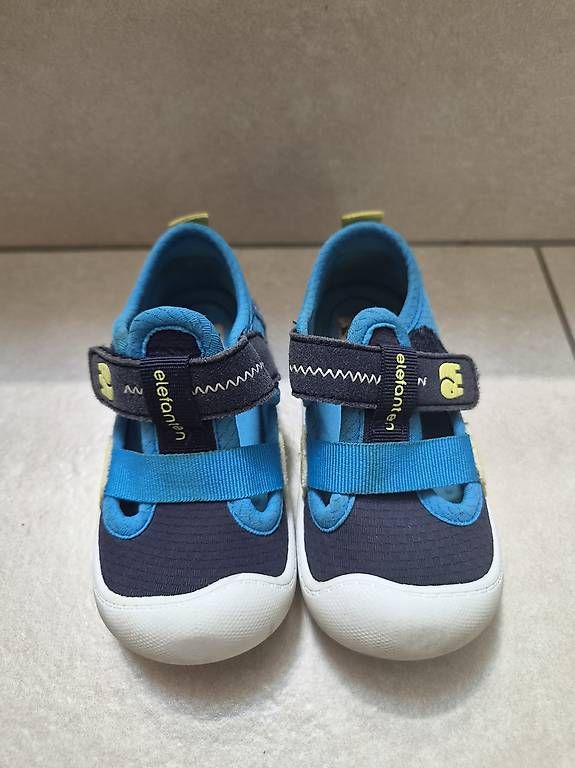 Scarpe per ragazzi: Geschlossener Hausschuh – Usato da Melchnau venduto da Rhabarber_98