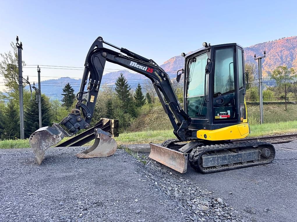 Menzi Muck Escavatori: Menzi 25sa – Usato da Steinen venduto da FIN