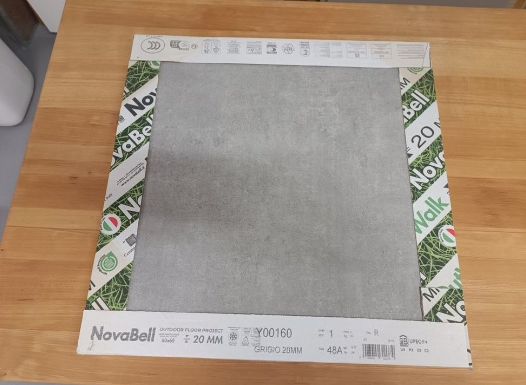 Rivestimenti per pavimenti: Feinsteinzeug Gartenplatten 60×60×2 cm – ca. 41 m² – Usato da Wohlen AG venduto da GTH2014 6