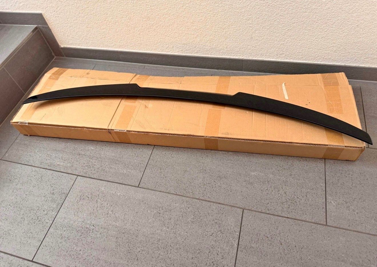BMW Toutes les pièces auto: BMW M2 HECKLIPPE SPOILER M4 OPTIK SCHWARZ GLANZ – D'occasion à Gossau SG par cloud9