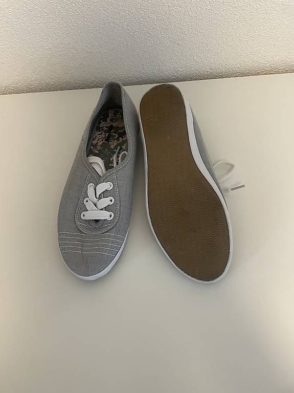 Scarpe da donna: Damen-Sneaker / Stoffschuhe  Gr. 38 – Usato da Glis venduto da SabrinaXA 1