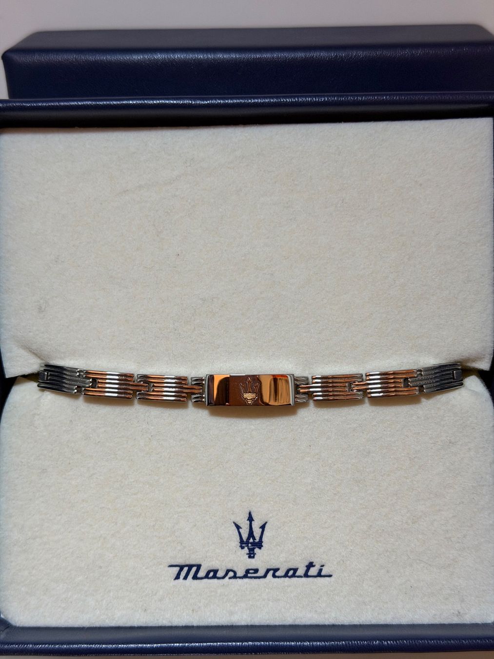 Maserati Bracciali & Braccialetti: Bracciale Maserati nuovo, elegante e raffinato. – Nuovo e nell'imballaggio originale da Comano venduto da fab_j5bq 1
