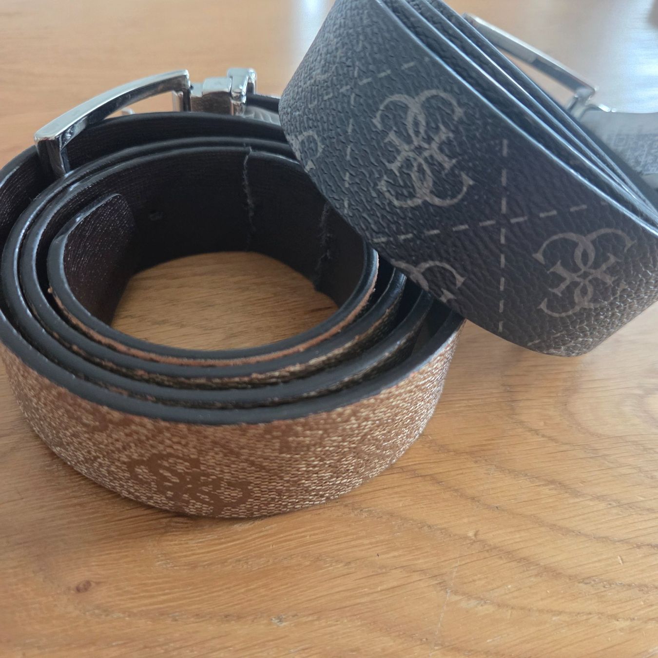 Cinture: Cinture coppia Guess – Usato da Zürich venduto da and_6k66