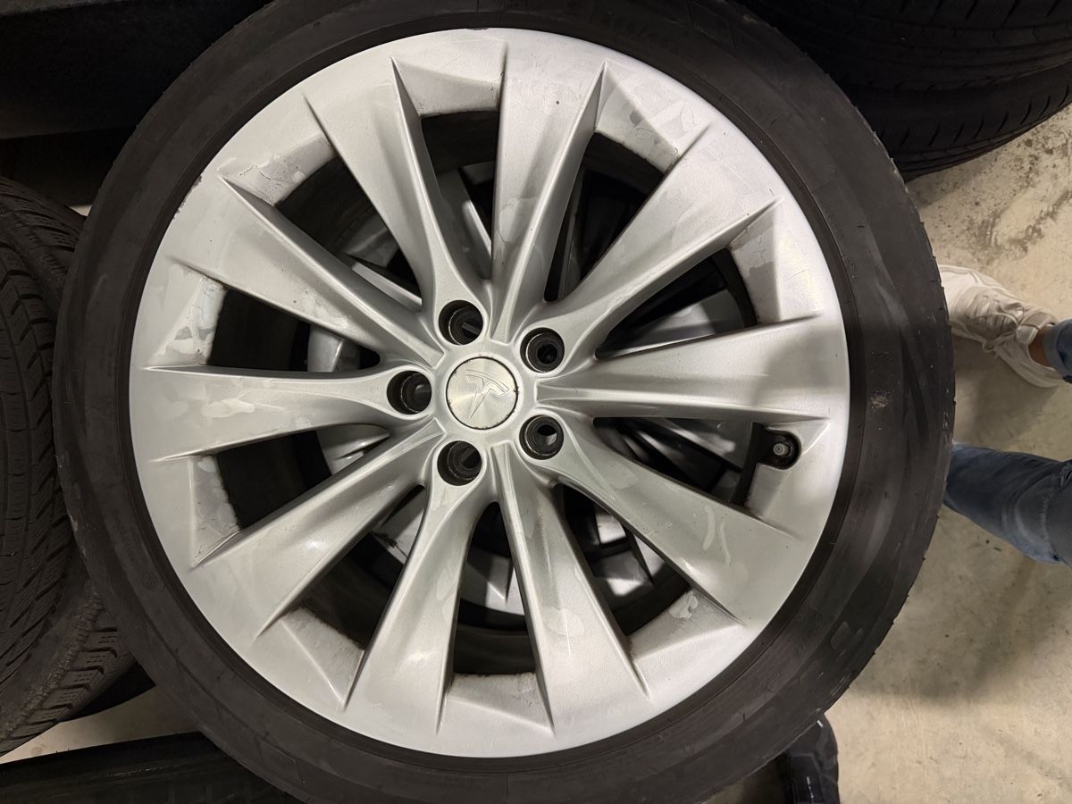 Tesla Cerchioni: 4 Jantes Tesla original 20 pouces – Usato da Courtemaîche venduto da jco_yj7n 1
