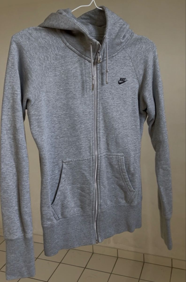 Nike Maglioni & Felpe: Nike Jäckli – Usato da Bretzwil venduto da .Schoggi.