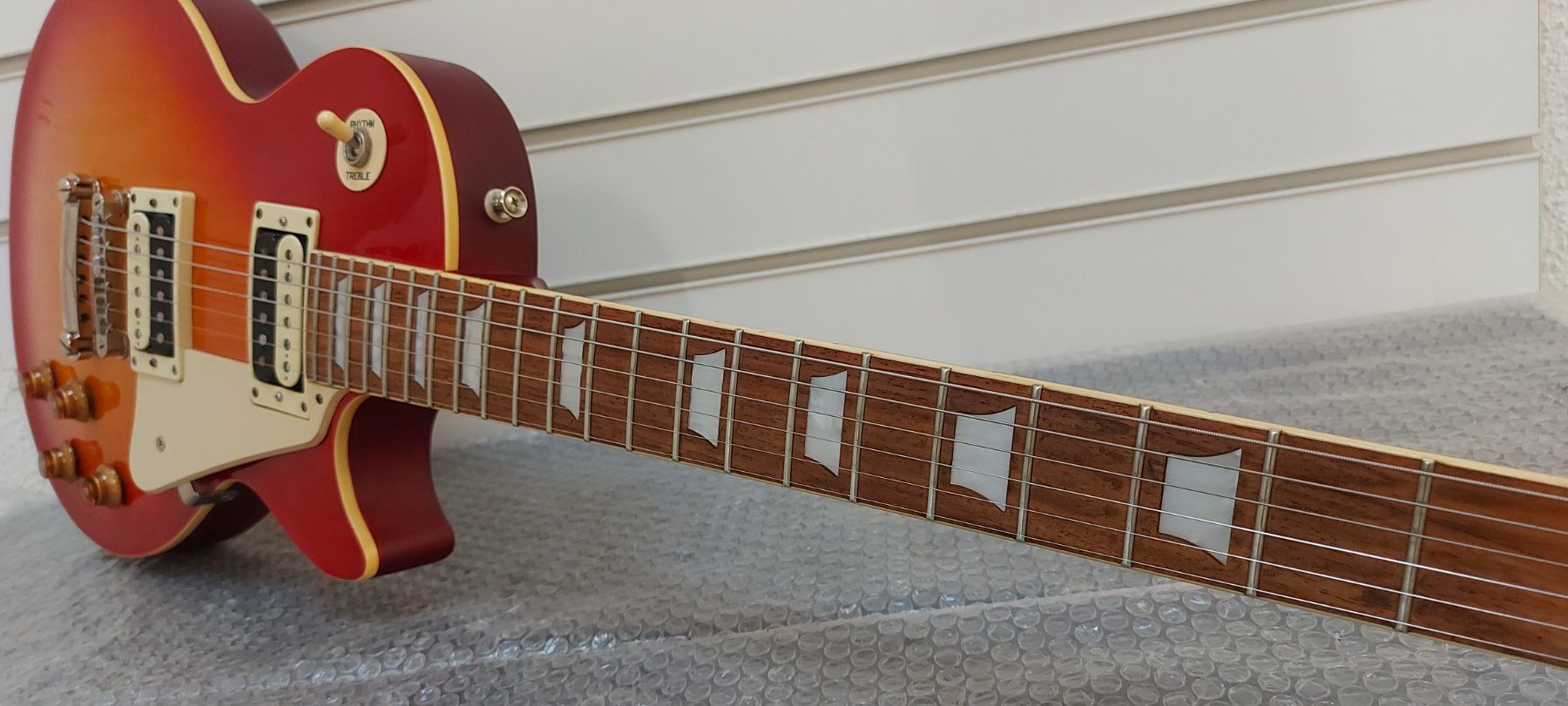 Epiphone Strumenti musicali: Epiphone Les Paul Traditional PRO E-Gitarre Sunburst – Usato da Glattbrugg venduto da Swissmusik 2