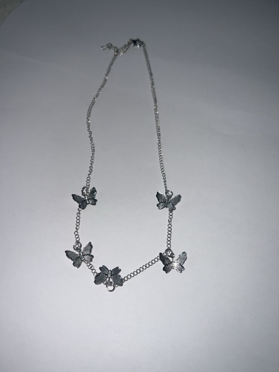 Catenine: Collier argenté papillons 🦋 élégant – Nuovo e nell'imballaggio originale da Chenens venduto da anasantos90