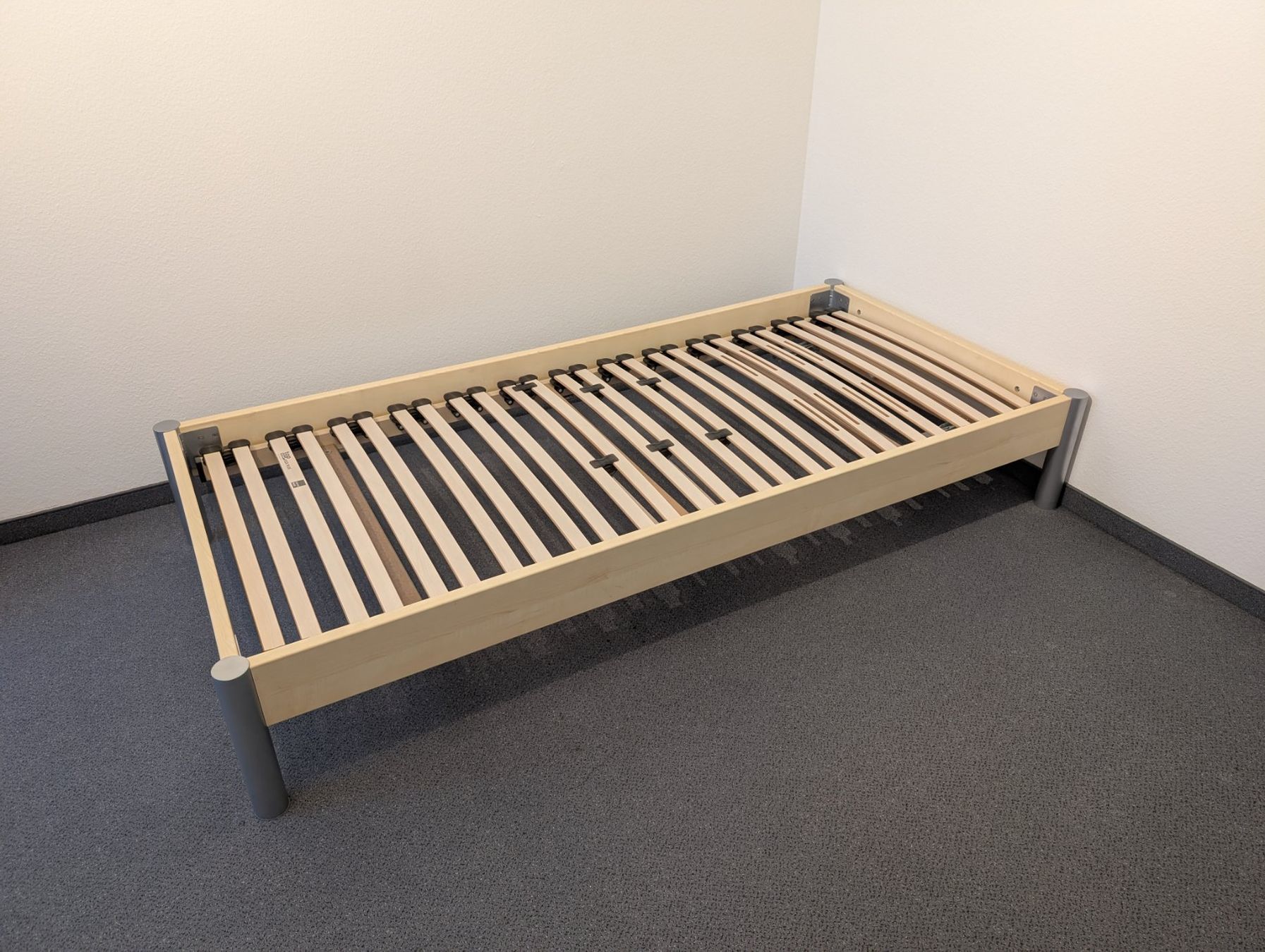 Letti: Holzbett modern & schlicht – Usato da St. Gallen venduto da CN_sg 2
