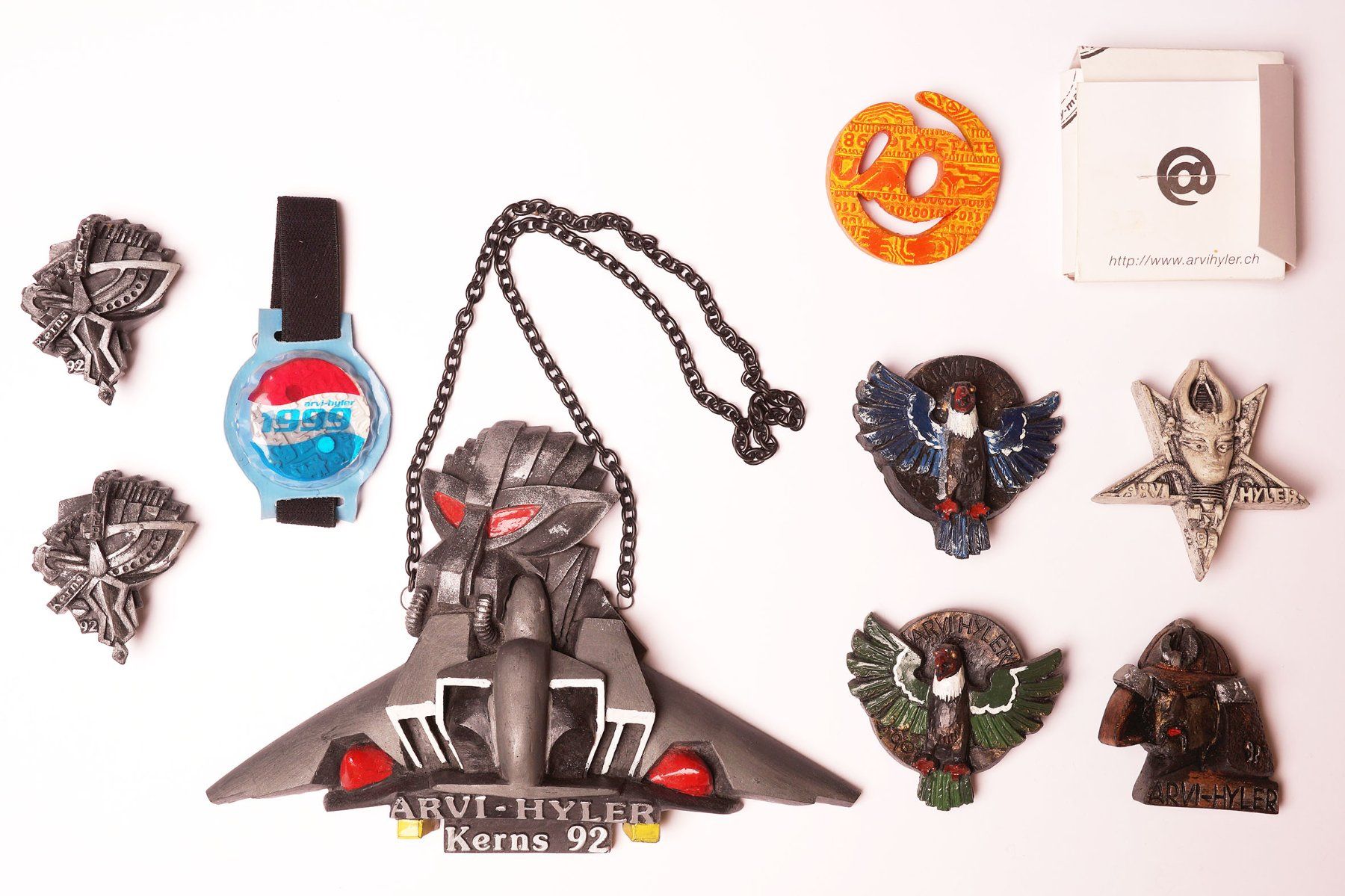 Placchette & Badge: Diverse Plaketten Arvi-Hyler Kerns – Usato da Buochs venduto da chicco64