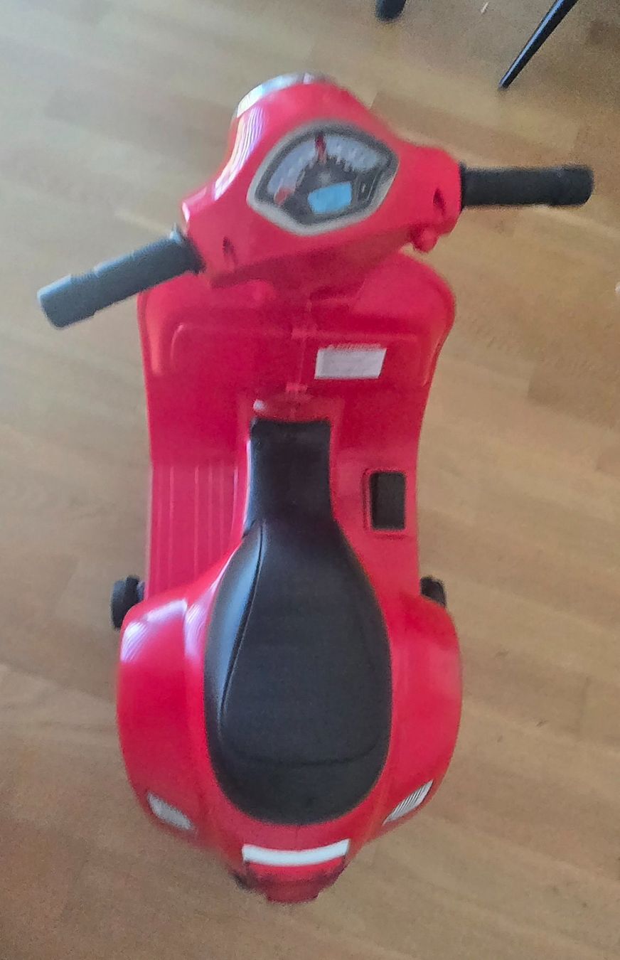 Vespa Fahrzeuge für Kinder: Elektroroller Kinder – Gebraucht aus Grenchen von Dyonar 3