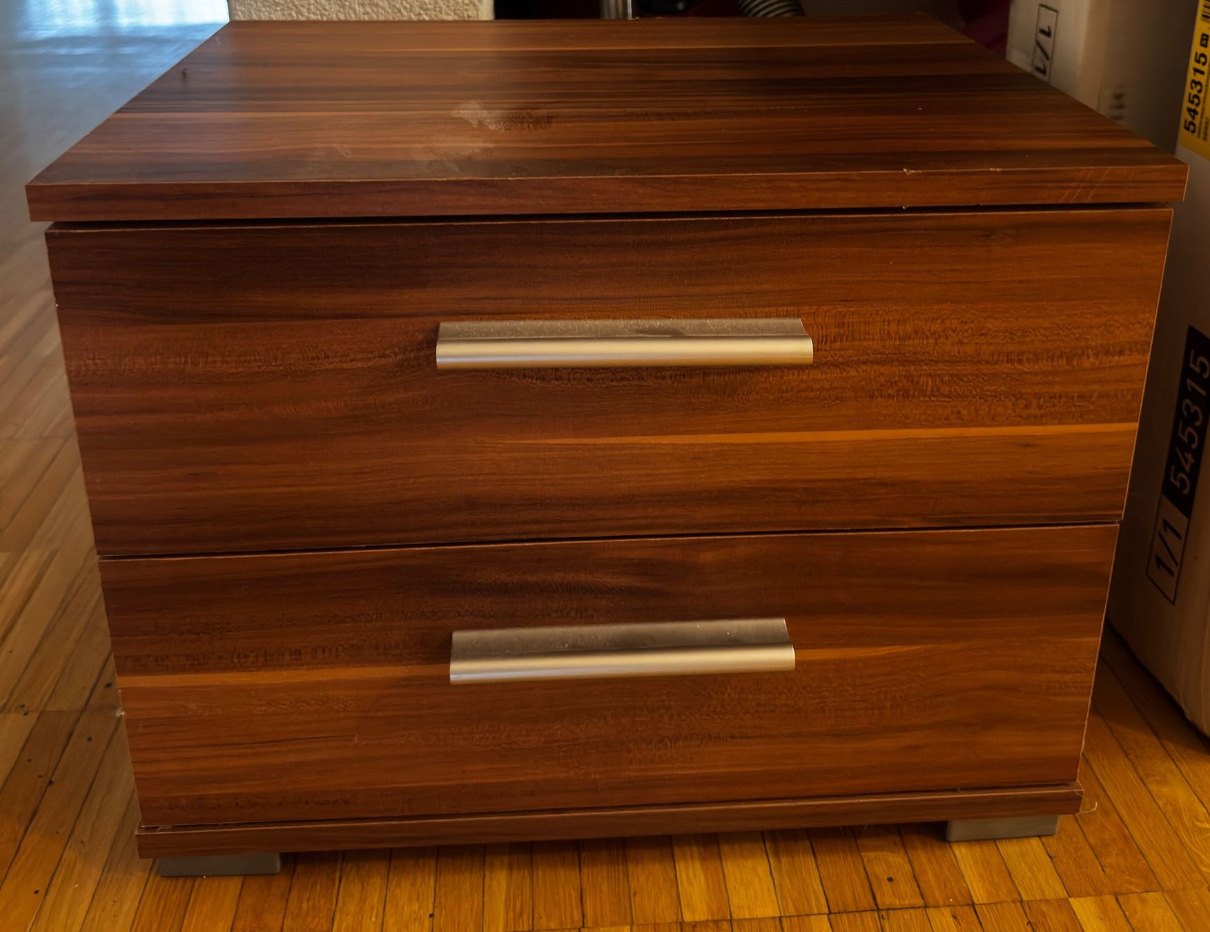 Cassettiere: Kompakte, elegante Kommode aus Holz – Usato da Rüti - ZH venduto da Elturco31 2
