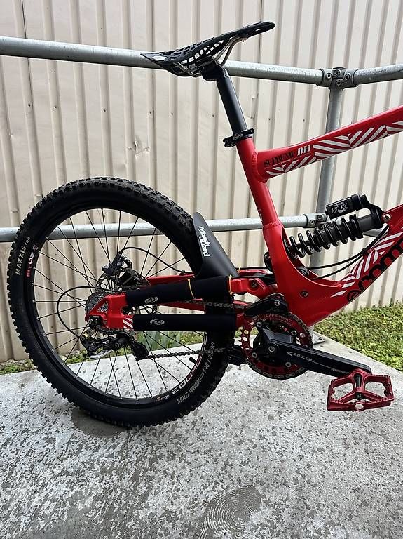 Commencal Biciclette: Commemcal SUPREME V2 Downhill Bike – Usato da Zeiningen venduto da luc_z8vd 2